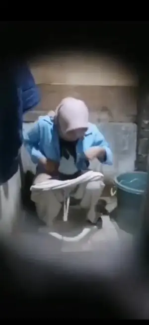 Bokep Ngintip jilbab abg kencing 4 Bokep Ngintip jilbab abg kencing 4