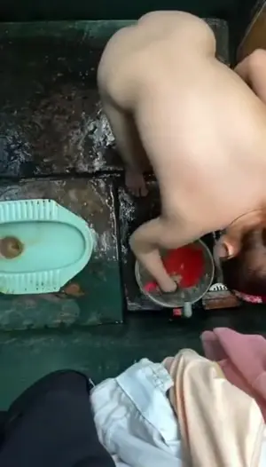 Bokep ngintip sepupu bocil yang lagi mandi Bokep ngintip sepupu bocil yang lagi mandi